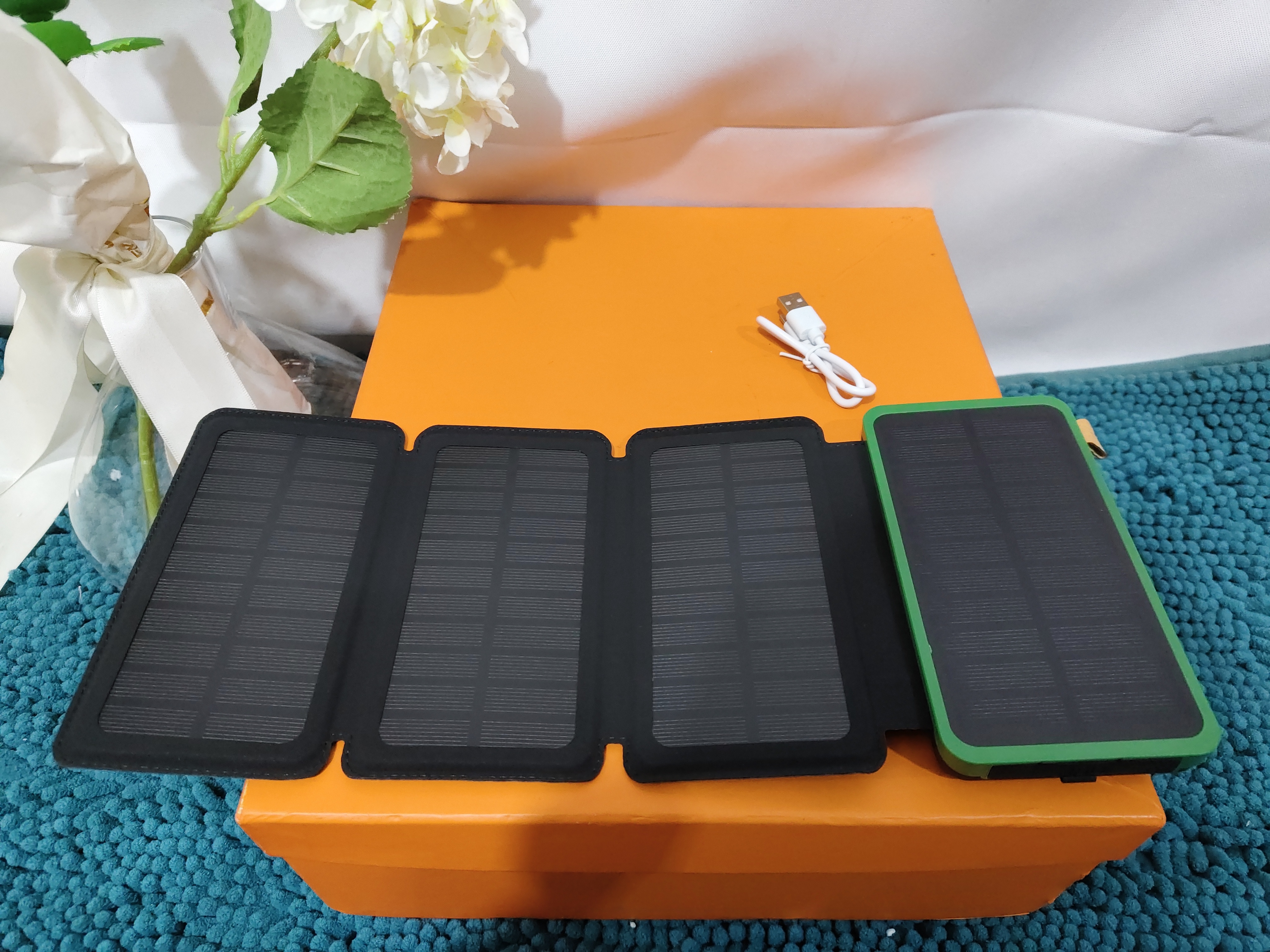 Outdoor Rainproof Solar Cell Phone Charger